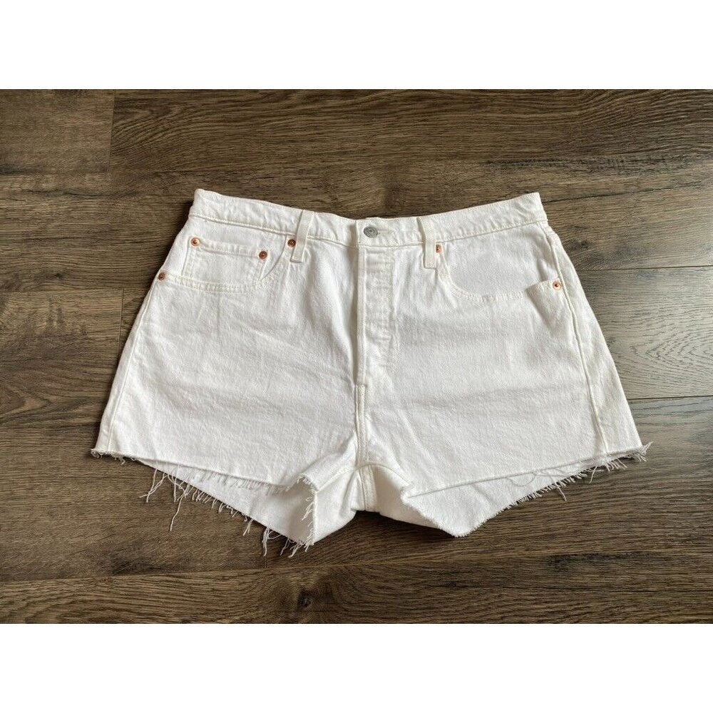 NWOT Womens Levis 501 white cut off denim shorts high rise 2.5in inseam size 32